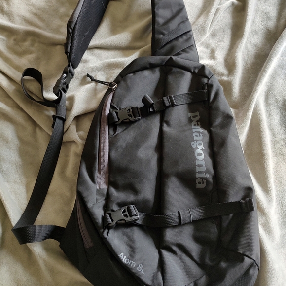 Patagonia Black Atom Sling Bag - Picture 1 of 5